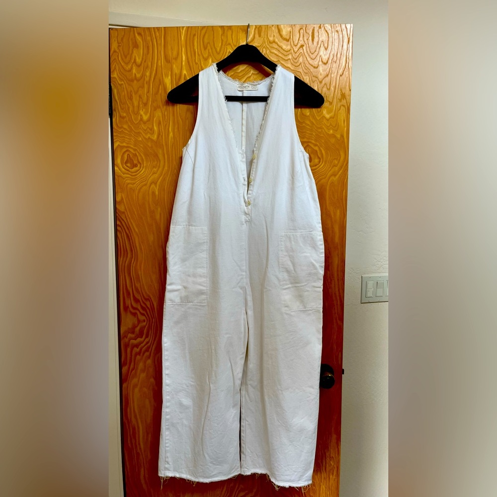 Hackwith Design House Raw Finish Sleeveless Jumper in White Cotton Twill